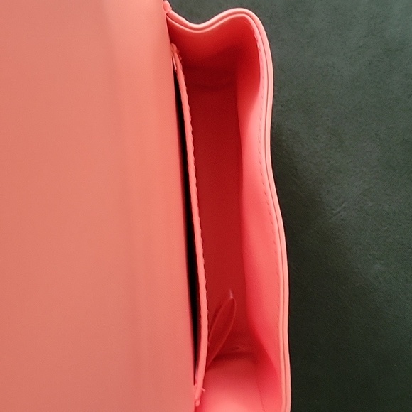 Chanel Makeup Takeaways The Nature Getaway Pouch - Picture 5 of 7